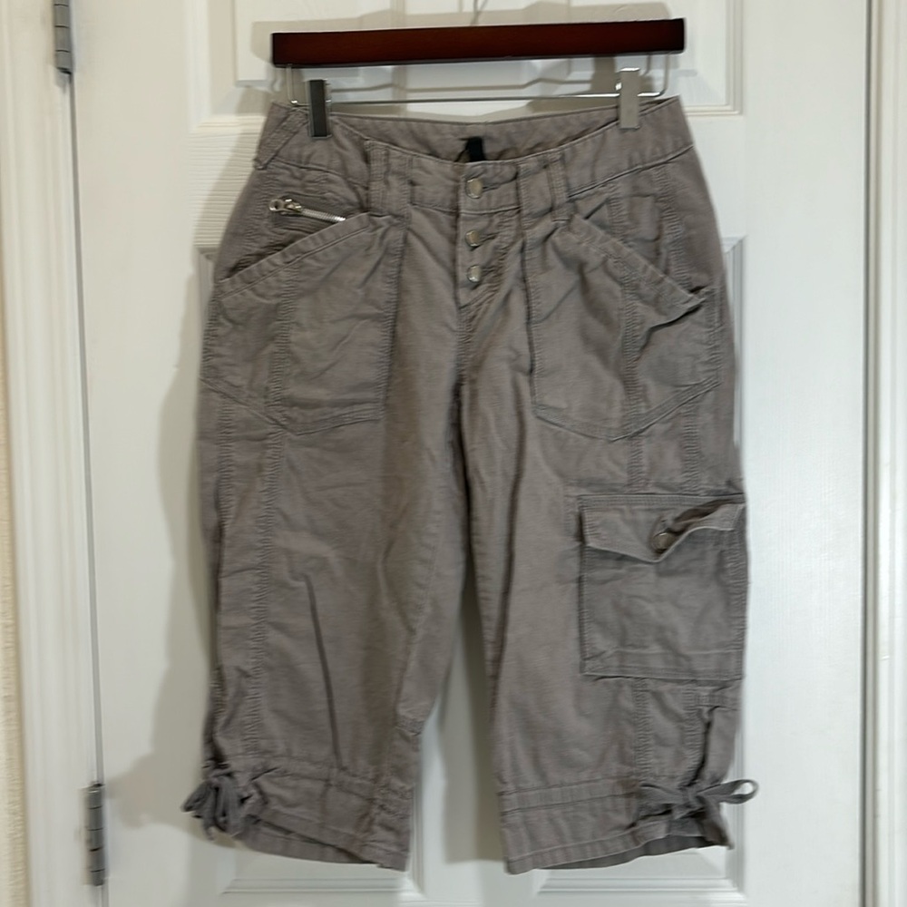 Bermuda shorts cargo button down linen cotton Capri woman size 4 can fit size 6